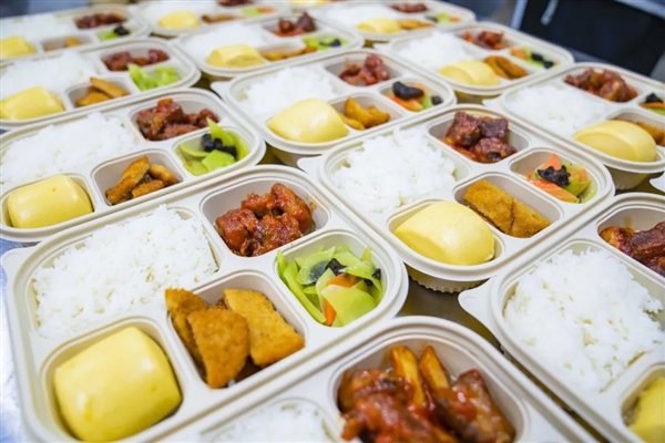 高铁餐食又上新了:星级酒店烹饪 30分钟极速送达 还是热的