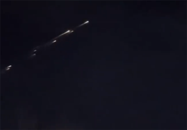 神秘光点划过美国加州夜空 专家:或为日本太空垃圾