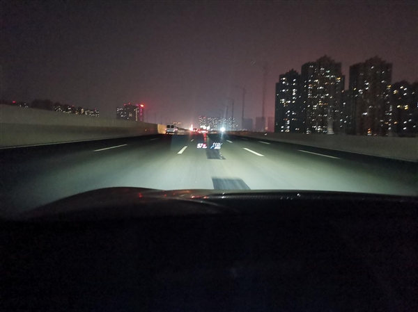 新势力只会造彩电和冰箱?哪吒S举双手不服:亲测不输宝马3系