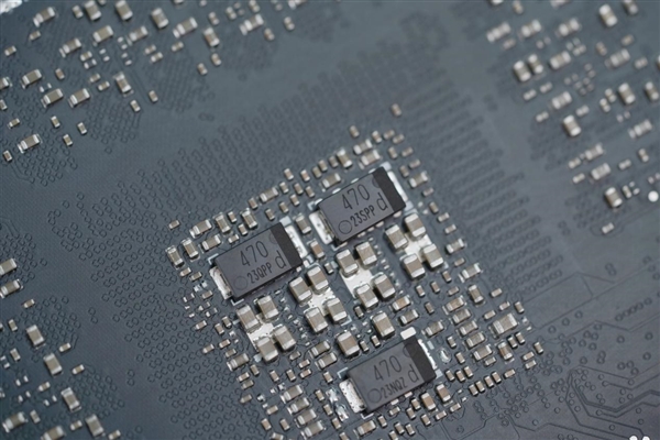 独特磁吸智屏！七彩虹iGame RTX 4070 Vulcan OC显卡图赏