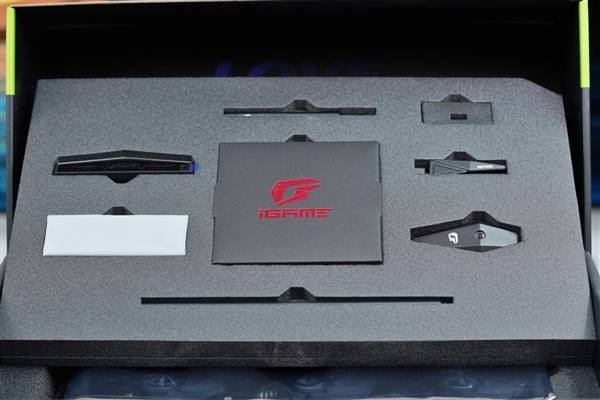 独特磁吸智屏！七彩虹iGame RTX 4070 Vulcan OC显卡图赏