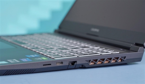 i7-12650H+3050仅4699元!七彩虹将星X15游戏本图赏