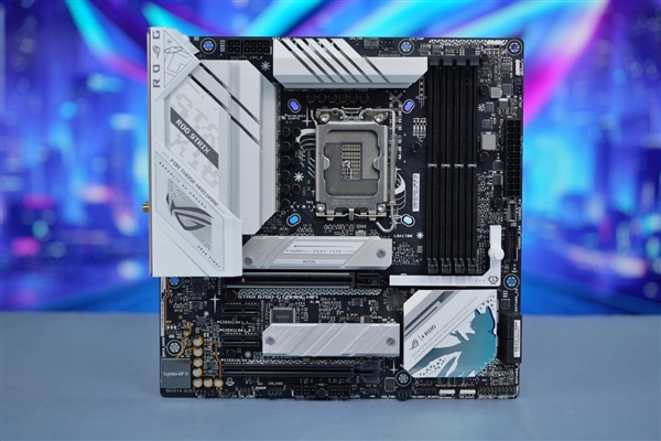 DDR5-7800！华硕ROG STRIX B760-G GAMING WIFI小吹雪主板图赏