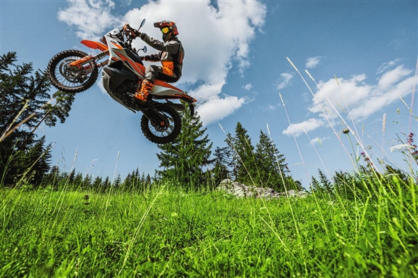 14.98万！KTM 890 ADVENTURE R上市：中型ADV摩托最强
