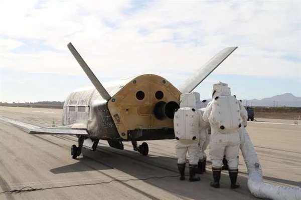 第一次！SpaceX猎鹰重型火箭将发射美国军方空天飞机X-37B