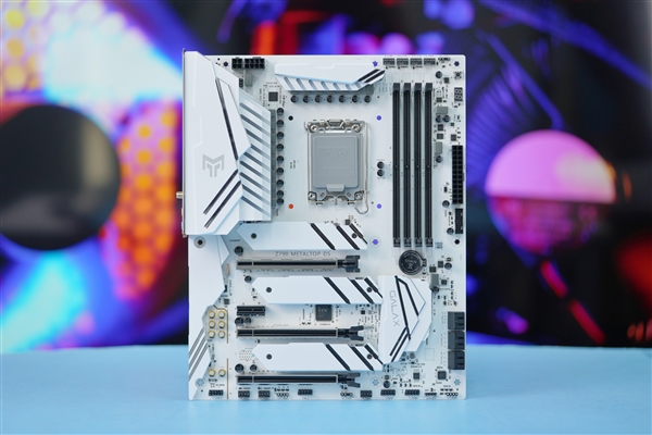 纯白PCB夺目!影驰Z790金属大师D5 Wi-Fi白金版图赏