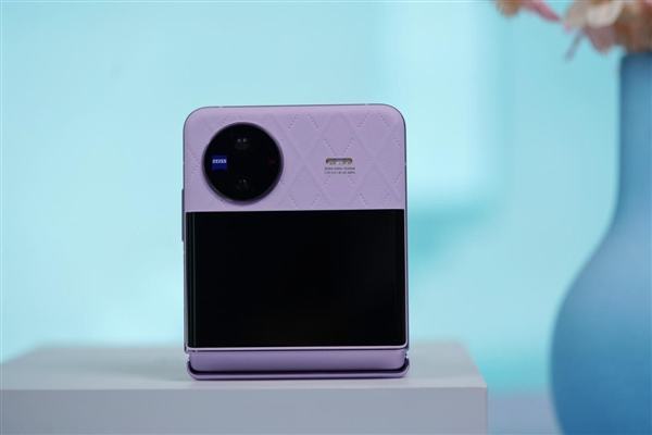 3英寸最大外屏!小折叠vivo X Flip图赏