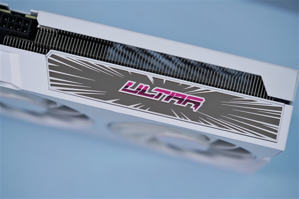 高颜值波普风！七彩虹RTX 4060 Ti Ultra W OC显卡图赏