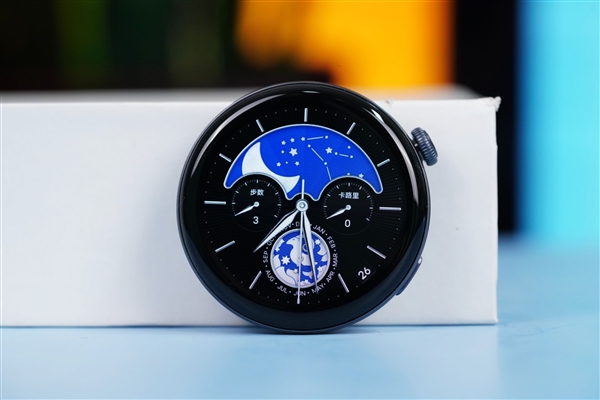 高颜值3D弧面表镜！iQOO WATCH图赏