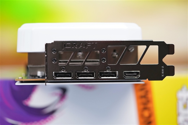 通体白色高颜值!铭瑄RTX 4070 iCraft OS12G瑷珈显卡图赏