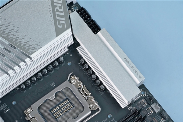 新一代小雕！技嘉Z790 AORUS ELITE AX主板图赏