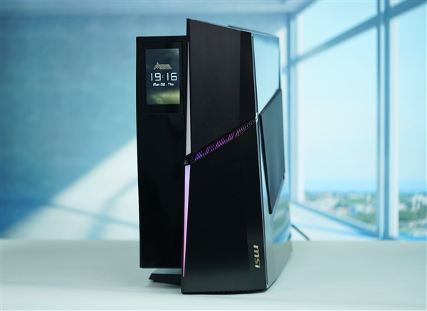 3.5万元带触控屏!微星海皇戟X2游戏主机图赏