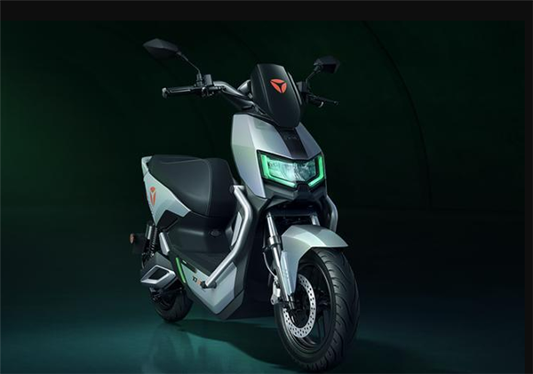 5990元 雅迪旗舰新品冠能探索X7发布:石墨烯电池循环达1000次