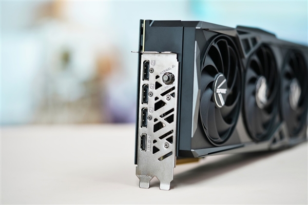 独特磁吸智屏！七彩虹iGame RTX 4070 Vulcan OC显卡图赏