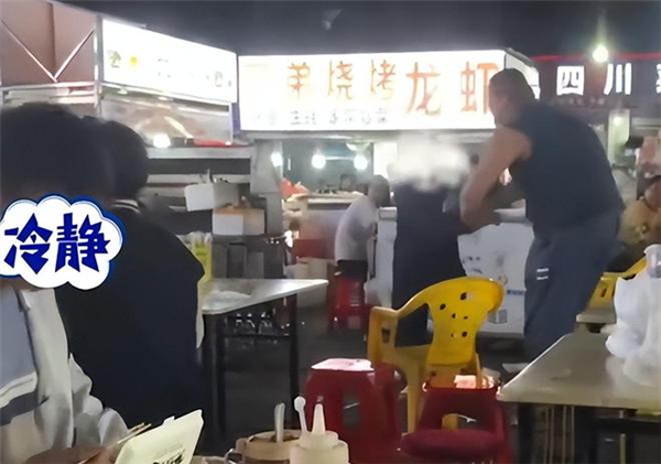 摊主买彩票中2千多万激动砸摊位:称21人合买 明天就分钱