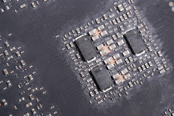 通体白色高颜值!铭瑄RTX 4070 iCraft OS12G瑷珈显卡图赏