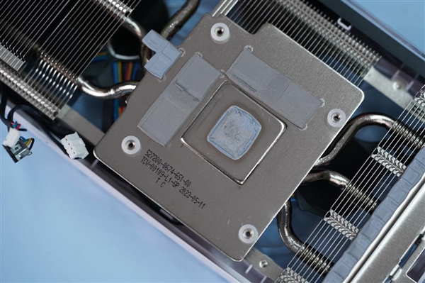 纯白千层镜！影驰RTX 4060 Ti 8GB星曜OC图赏