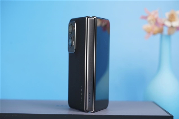 最轻横向形态折叠手机！OPPO Find N2图赏