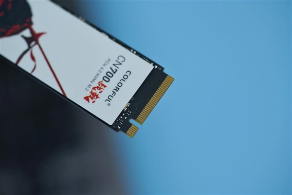 国产主控闪存、满血PCIe 4.0!七彩虹战戟CN700 1TB SSD图赏