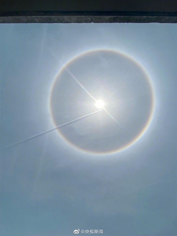 武汉太阳上热搜!原是出现绝美日晕:环形彩虹着实罕见