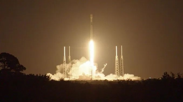 SpaceX创纪录17手猎鹰9号火箭两连发！星链卫星已发射5178颗