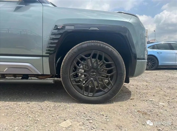 比亚迪百万越野车 仰望U8近距离实拍:气场比路虎卫士强多了