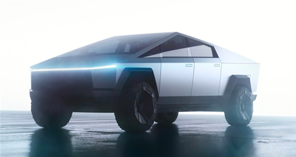 马斯克开着Cybertruck兜风 答应网友加炮塔