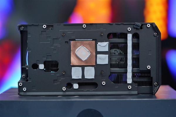 硬刚RTX 4060 Ti！AMD RX 7600图赏