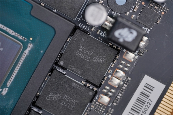 通体白色高颜值!铭瑄RTX 4070 iCraft OS12G瑷珈显卡图赏