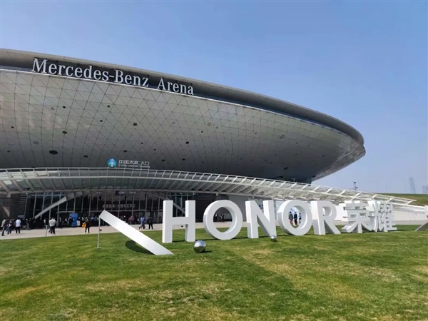 荣耀两场发布会下来:直接把性价比写在脸上!