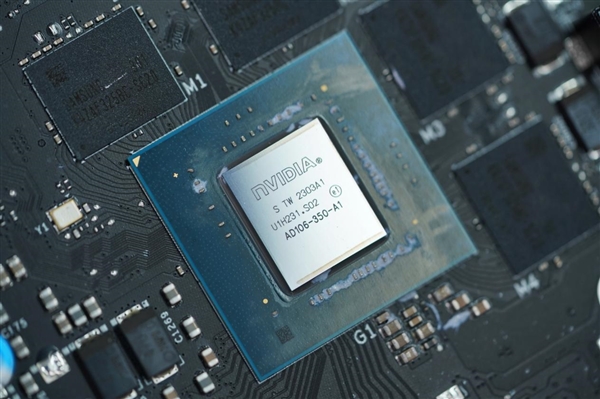 高颜值波普风！七彩虹RTX 4060 Ti Ultra W OC显卡图赏