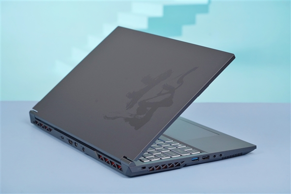 i7-12650H+3050仅4699元!七彩虹将星X15游戏本图赏