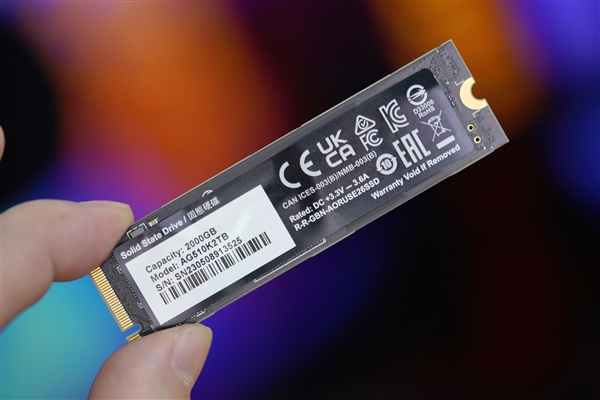 速度狂飙10000Mbps！技嘉大雕510K SSD 2TB图赏