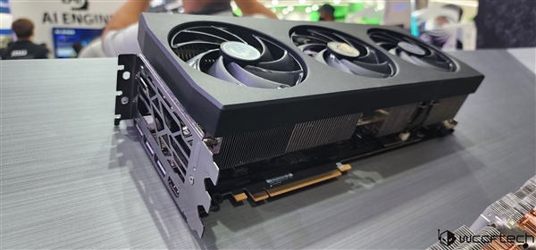 4.5插槽巨物!史上最庞大RTX 4090:主板都被占满了