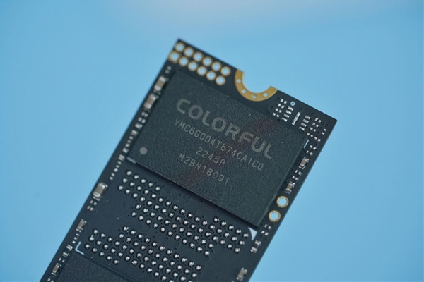 国产主控闪存、满血PCIe 4.0!七彩虹战戟CN700 1TB SSD图赏