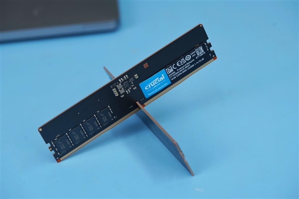 美光原厂颗粒!英睿达DDR5-5600 16GB×2内存图赏