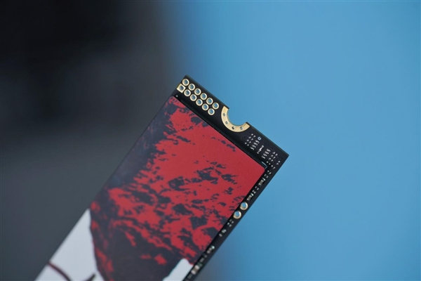 国产主控闪存、满血PCIe 4.0!七彩虹战戟CN700 1TB SSD图赏
