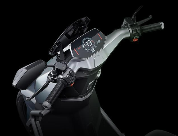 5990元 雅迪旗舰新品冠能探索X7发布:石墨烯电池循环达1000次