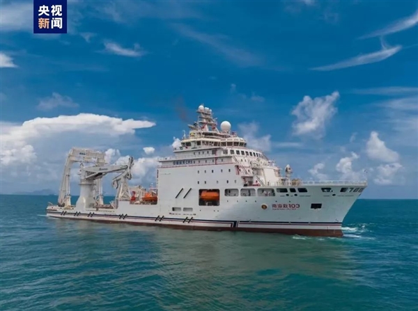 排水量1.9万吨！中国最大深远海多功能救助船投入使用
