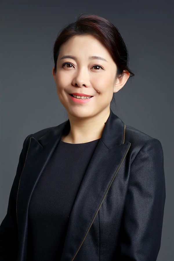 京东官宣新CEO 女强人上位！刘强东变了