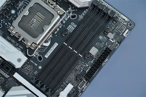 DDR5-7800！华硕ROG STRIX B760-G GAMING WIFI小吹雪主板图赏