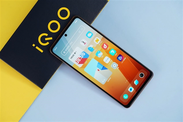 最便宜120W超快闪充+大电池!iQOO Z7图赏