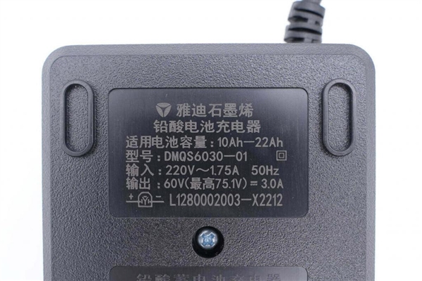 雅迪180W石墨烯电池充电器拆解:内部这模样