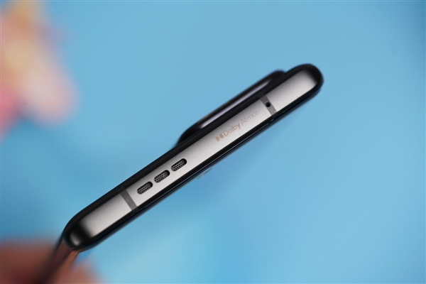饱满如水滴！联想moto X40开箱图赏
