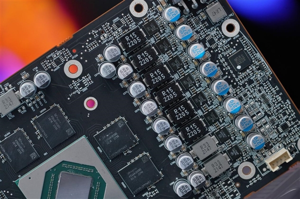 硬刚RTX 4060 Ti！AMD RX 7600图赏