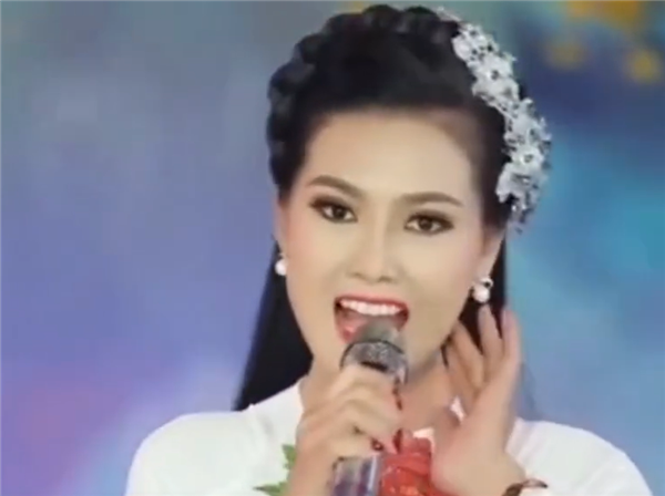 不过兔年过猫年 越南也有春晚 网友：有VCD卓依婷那味了