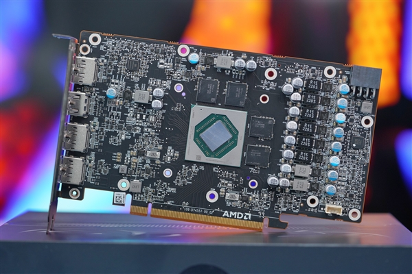 硬刚RTX 4060 Ti！AMD RX 7600图赏