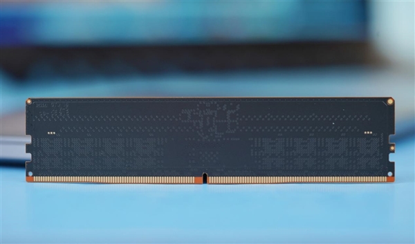 美光原厂颗粒!英睿达DDR5-5600 16GB×2内存图赏