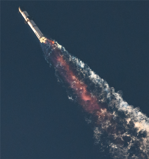 马斯克宣布星舰新一代引擎猛禽V3!33台并联、推力8877吨