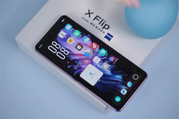 3英寸最大外屏！轻奢小折叠vivo X Flip图赏